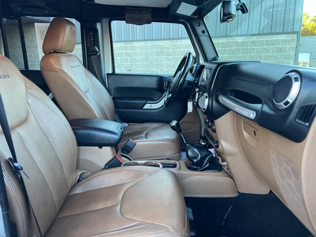 Used 2013 Jeep Wrangler Unlimited Rubicon w/ Dual Top Group AWD/4WD image 10