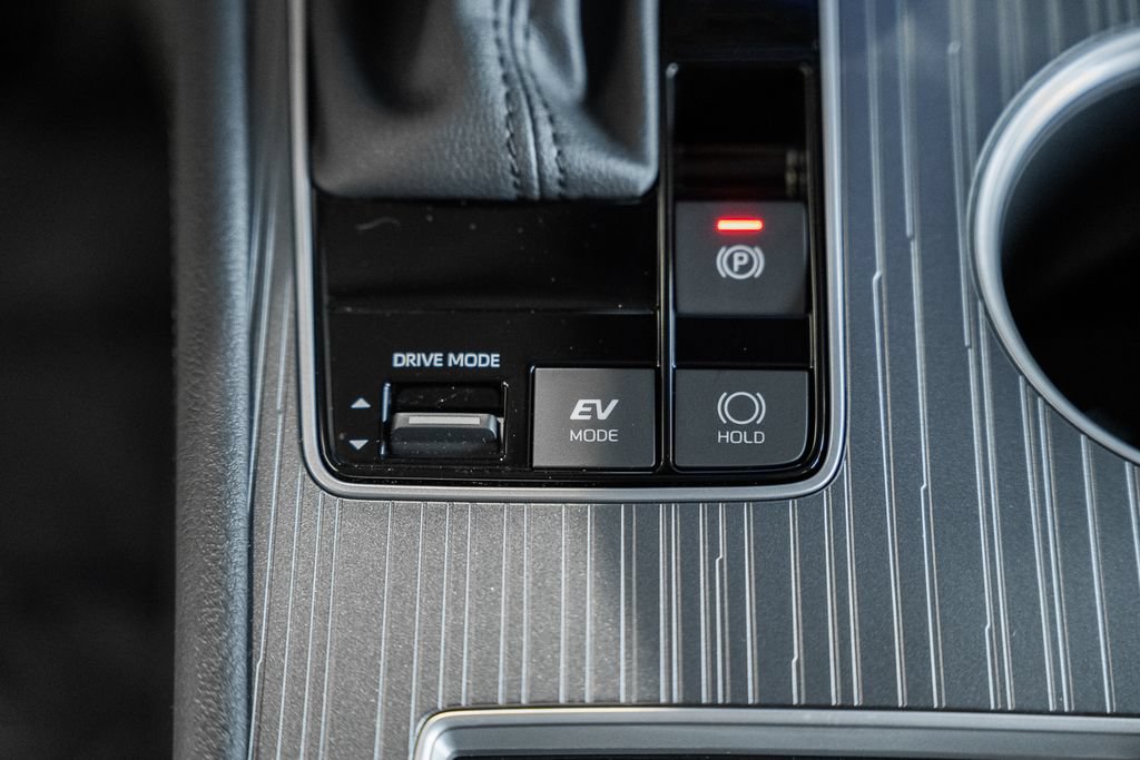 Used 2025 Toyota Sienna LE FWD image 24