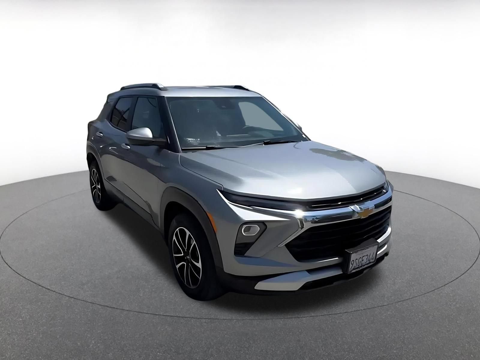 Used 2025 Chevrolet TrailBlazer LT FWD image 3