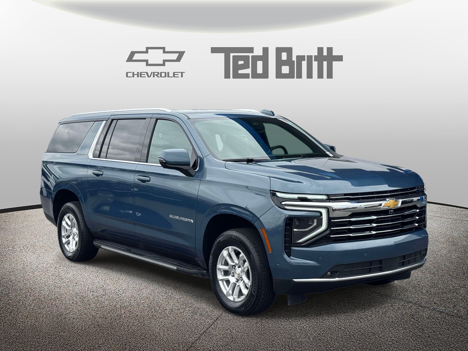 Used 2026 Chevrolet Suburban LT w/ Comfort Package AWD/4WD image 3