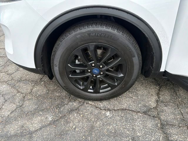 Used 2022 Ford Escape SE image 26