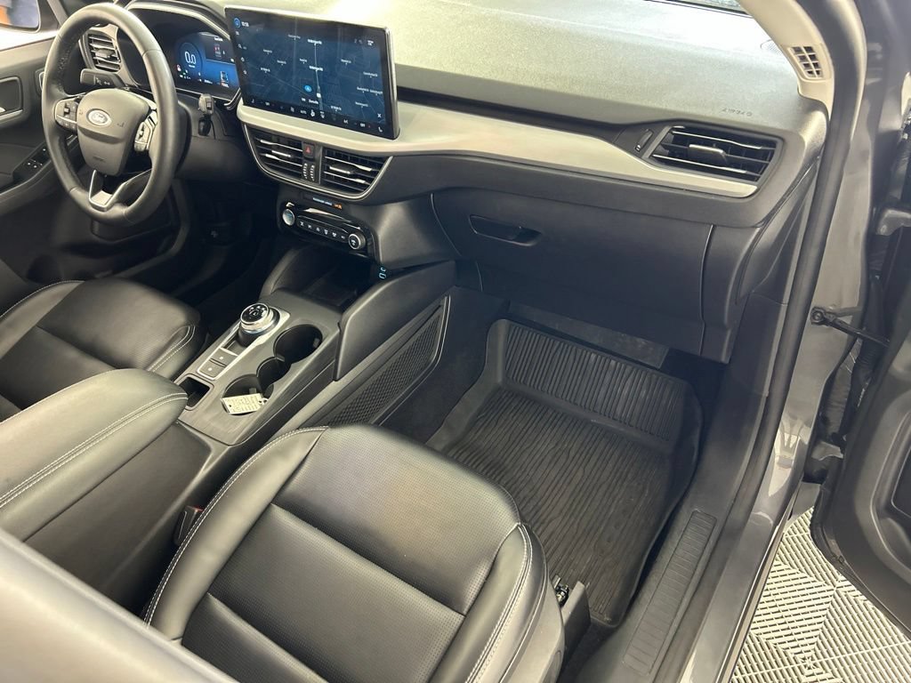 Used 2023 Ford Escape Platinum AWD/4WD image 28