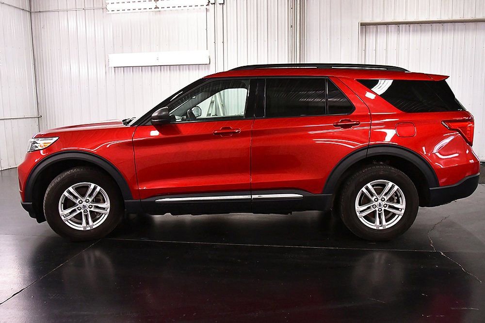 Used 2023 Ford Explorer XLT image 4