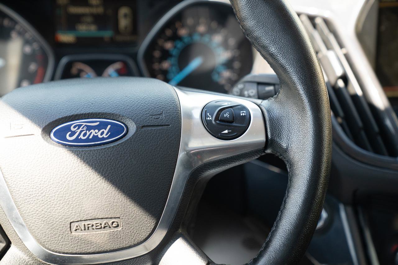 Used 2015 Ford Escape Titanium w/ Equipment Group 301A AWD/4WD image 36