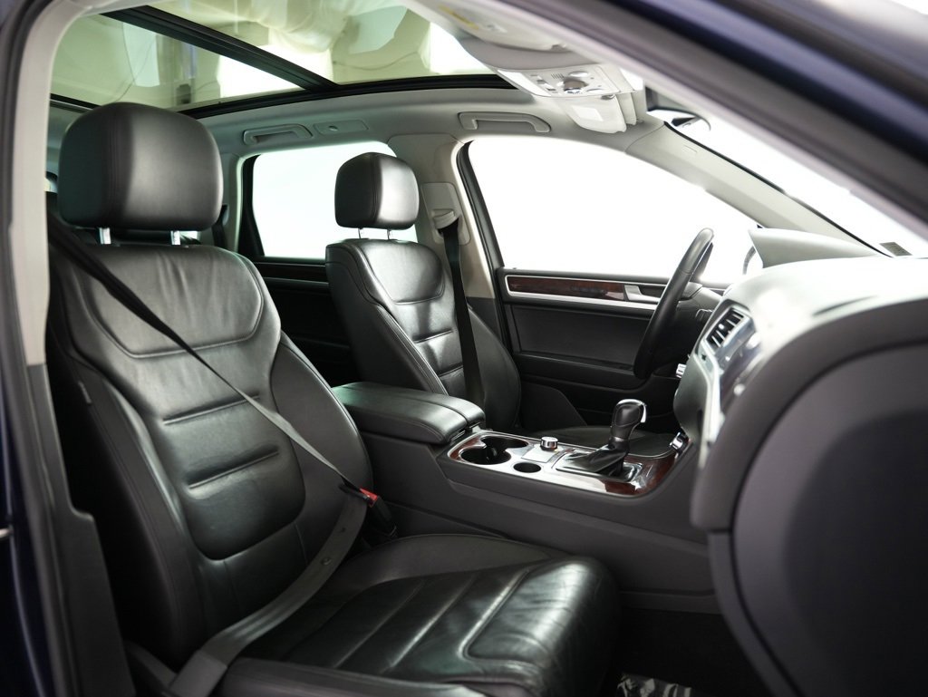 Used 2013 Volkswagen Touareg VR6 image 60