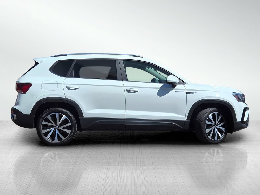 Used 2023 Volkswagen Taos SE FWD image 4