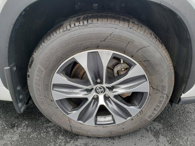Used 2024 Toyota Highlander XLE AWD/4WD image 27
