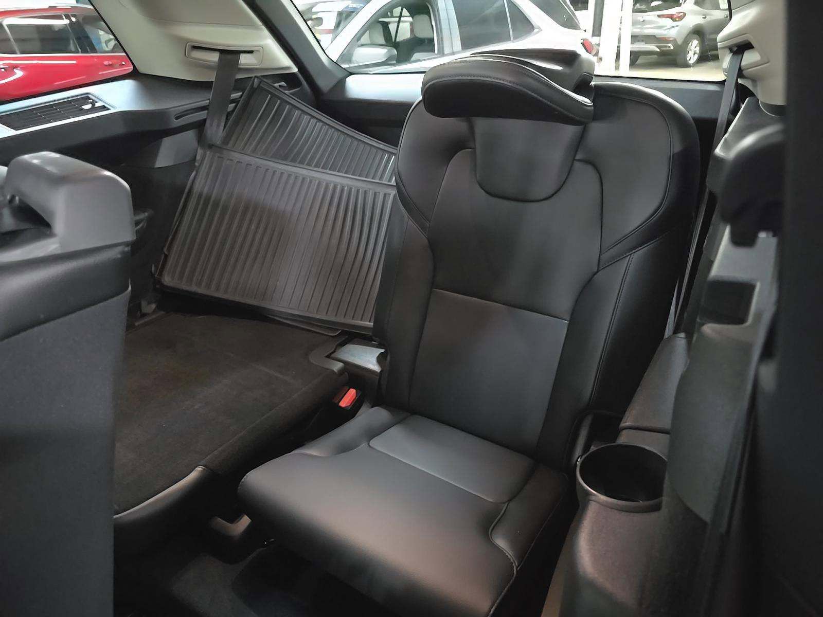 Used 2021 Volvo XC90 T5 Momentum w/ Protection Package Premier image 7