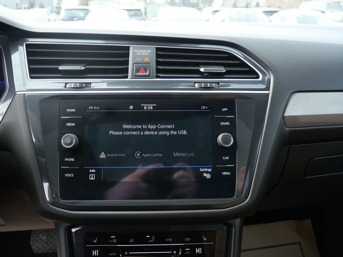 Used 2022 Volkswagen Tiguan SE w/ Panoramic Sunroof Package image 13