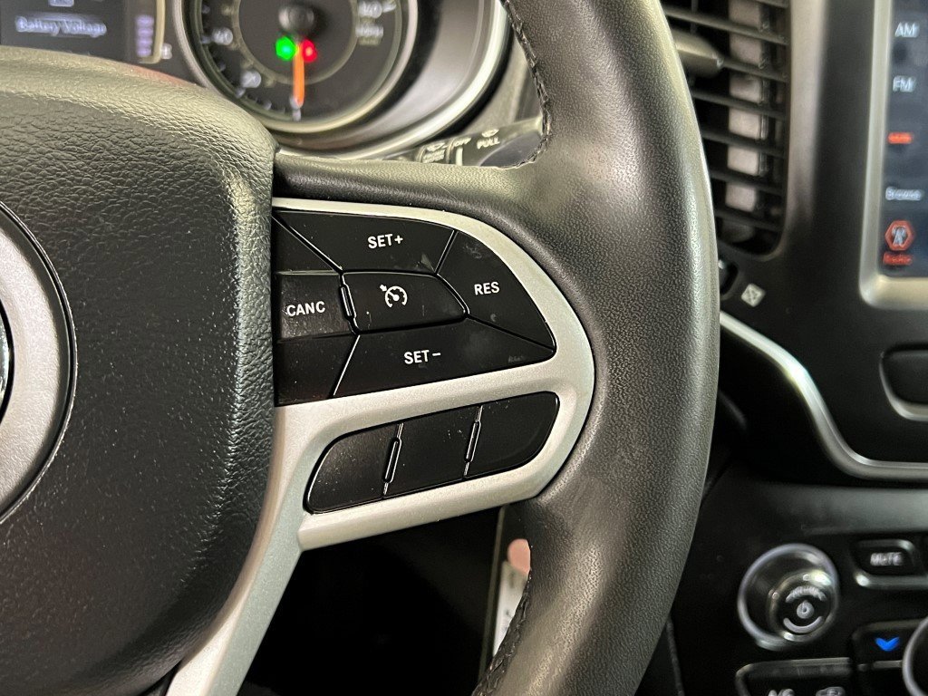 Used 2022 Jeep Cherokee Latitude w/ Sun & Sound Group image 32