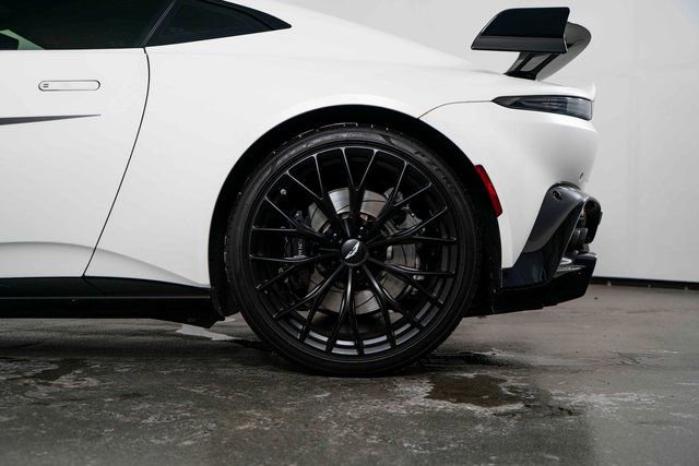 Used 2022 Aston Martin V8 Vantage Coupe image 13