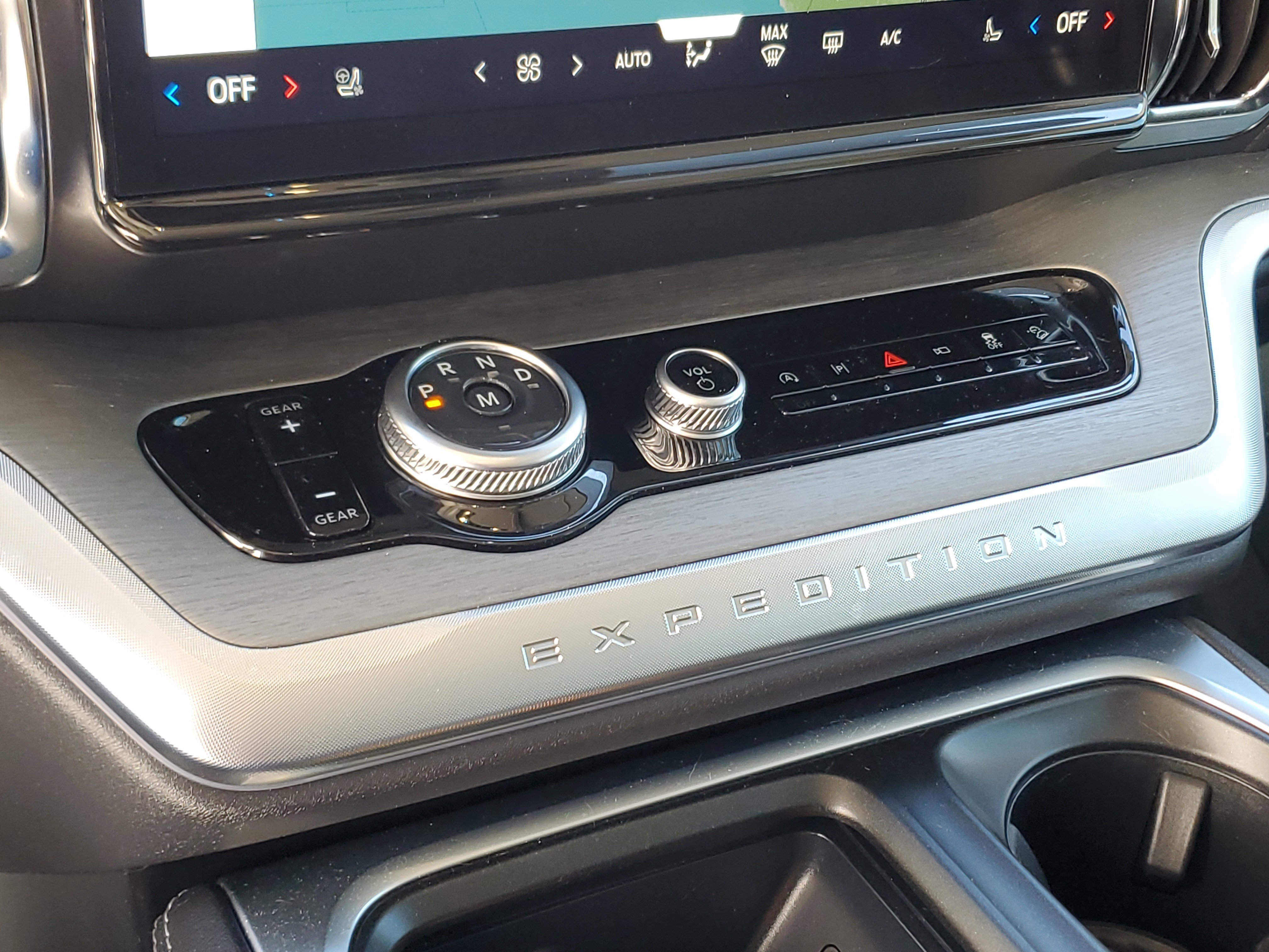 Used 2025 Ford Expedition Platinum w/ Driver's Package image 31