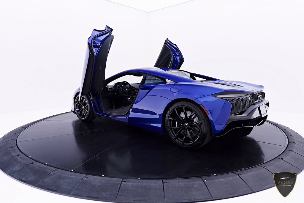 Used 2025 McLaren Artura RWD image 24