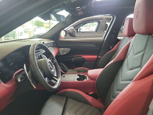 New 2025 Maserati Grecale Trofeo image 18