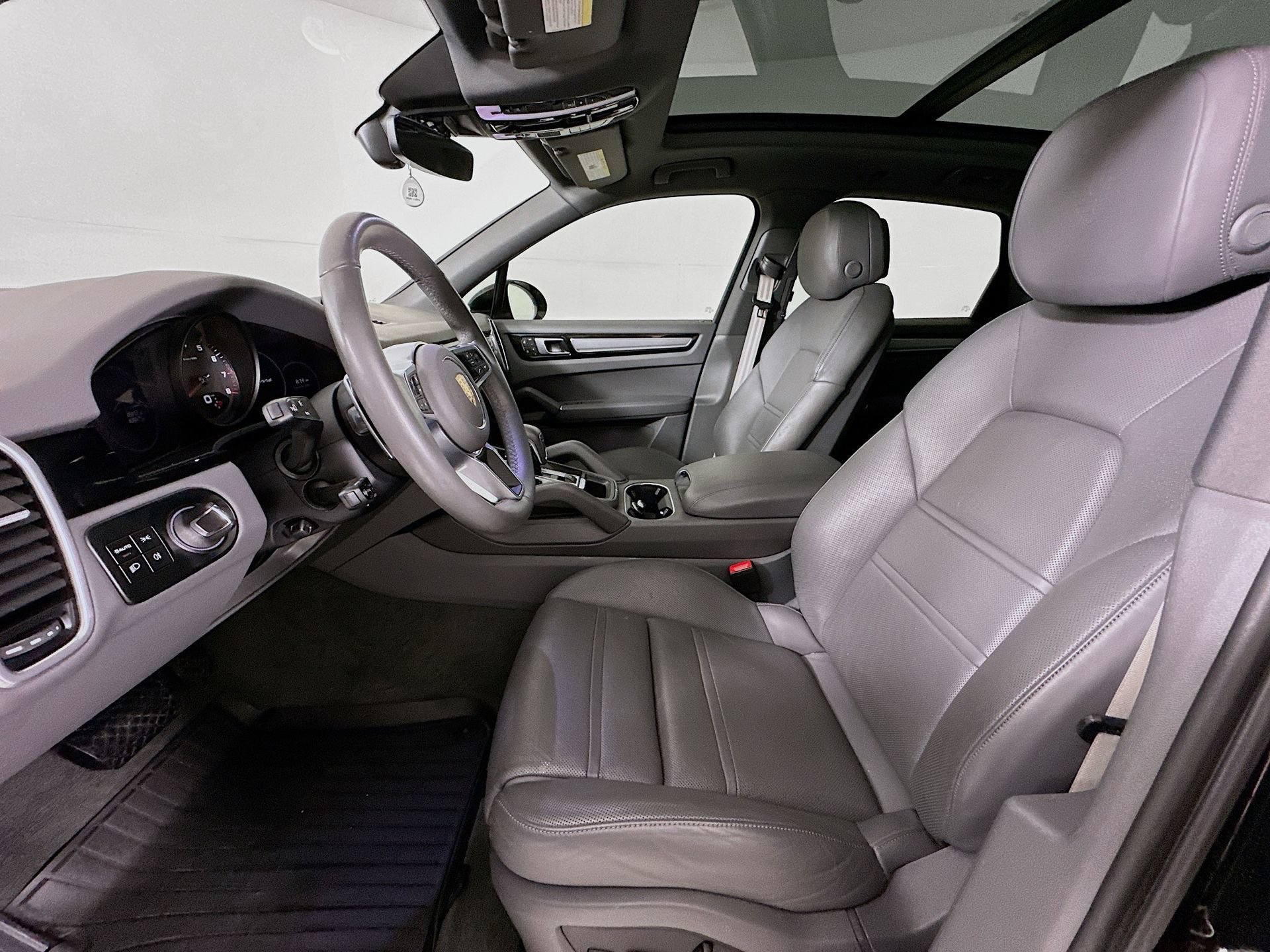 Used 2023 Porsche Cayenne Platinum Edition AWD/4WD image 23