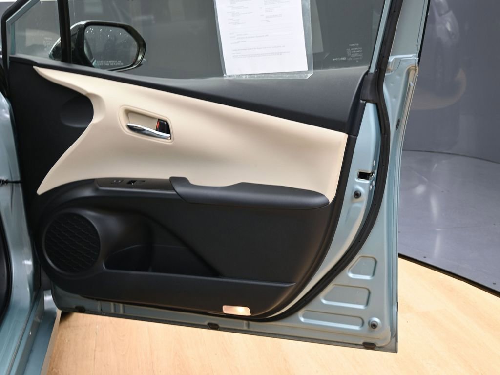 Used 2019 Toyota Prius LE image 35