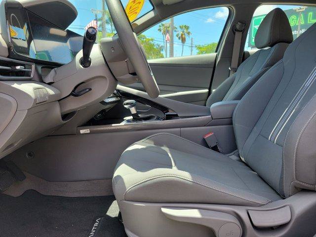 Used 2024 Hyundai Elantra Blue FWD image 21