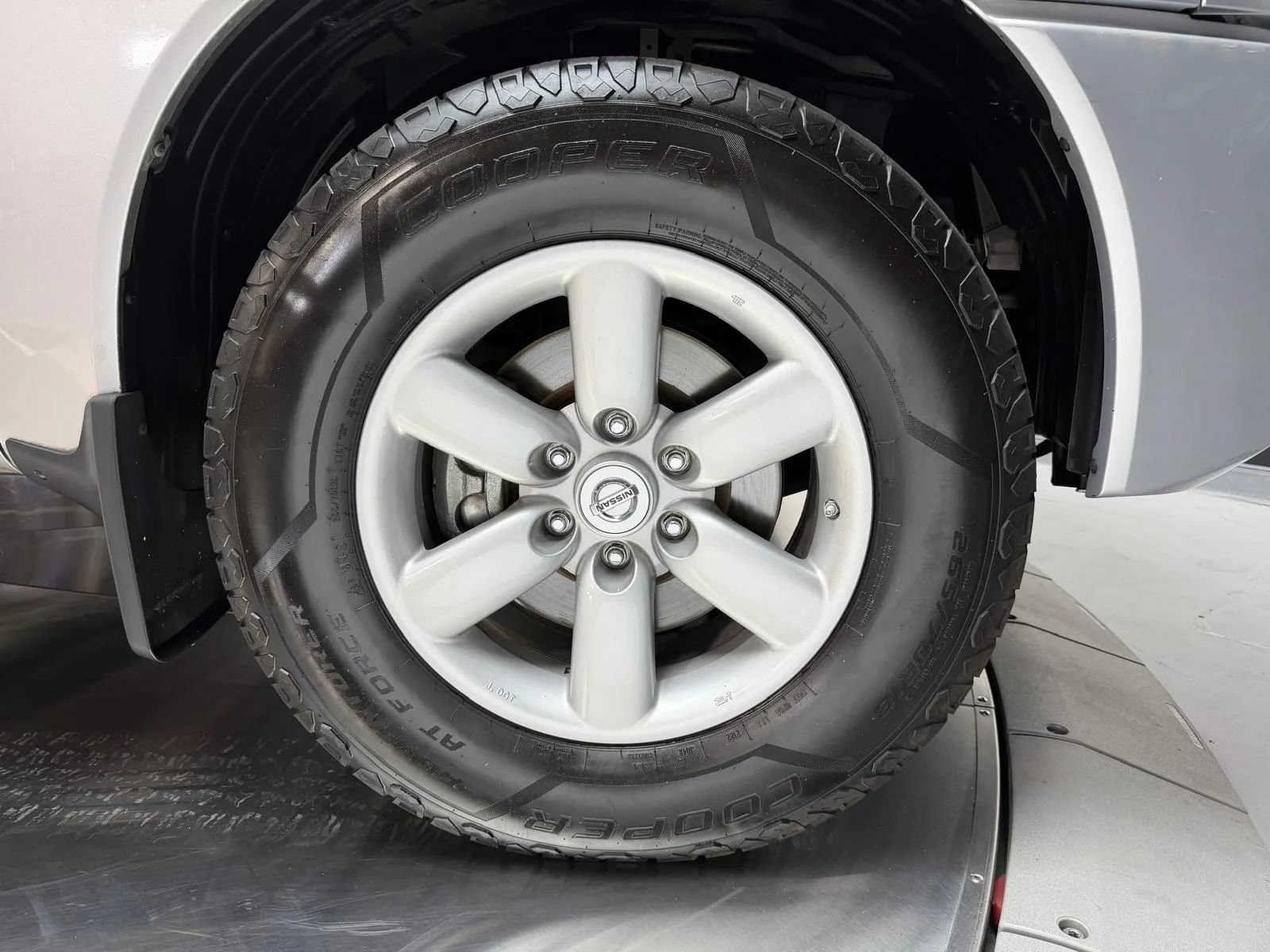 Used 2010 Nissan Titan XE w/ XE Popular Equipment Pkg RWD image 7