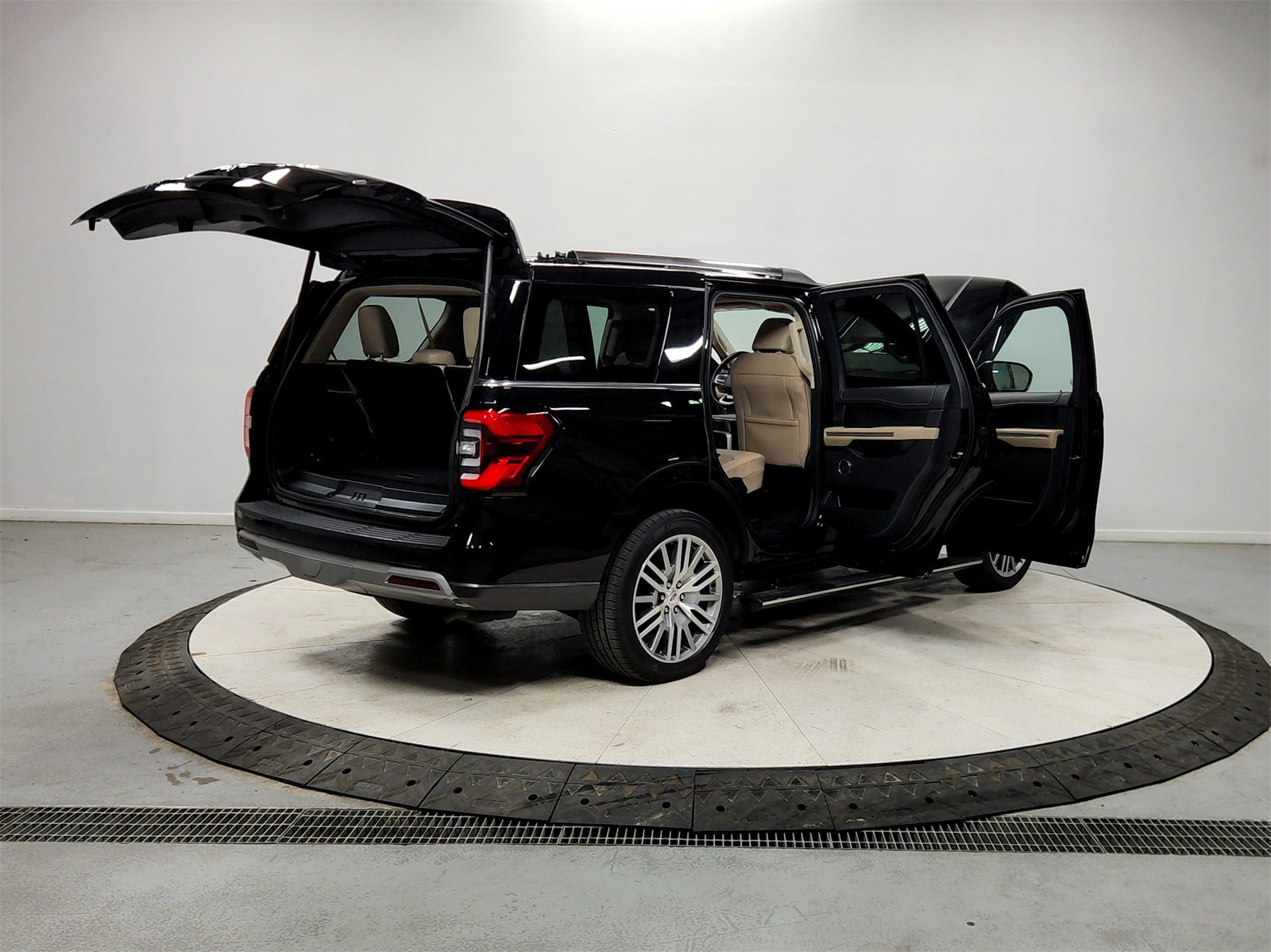 Used 2023 Ford Expedition Limited image 15