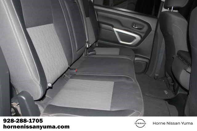 Used 2022 Nissan Titan SV image 7
