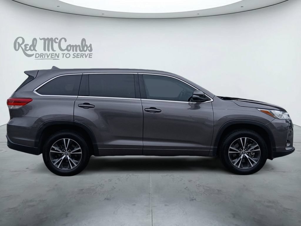 Used 2017 Toyota Highlander Plus FWD image 6