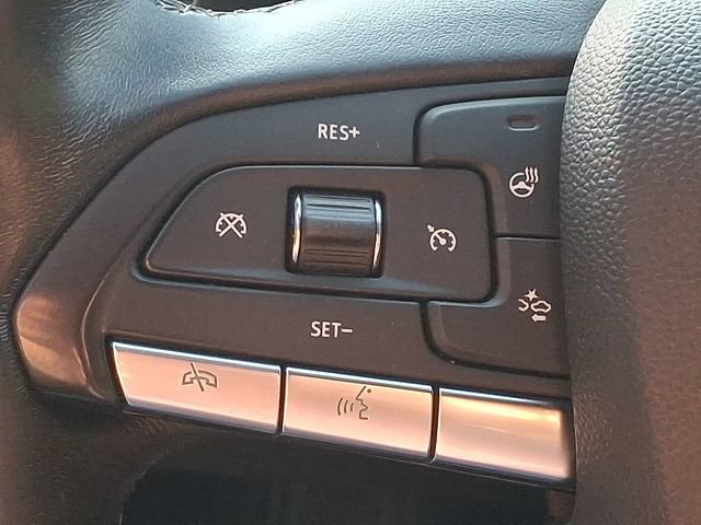 Used 2021 Cadillac XT4 Luxury w/ Cold Weather Package AWD/4WD image 21