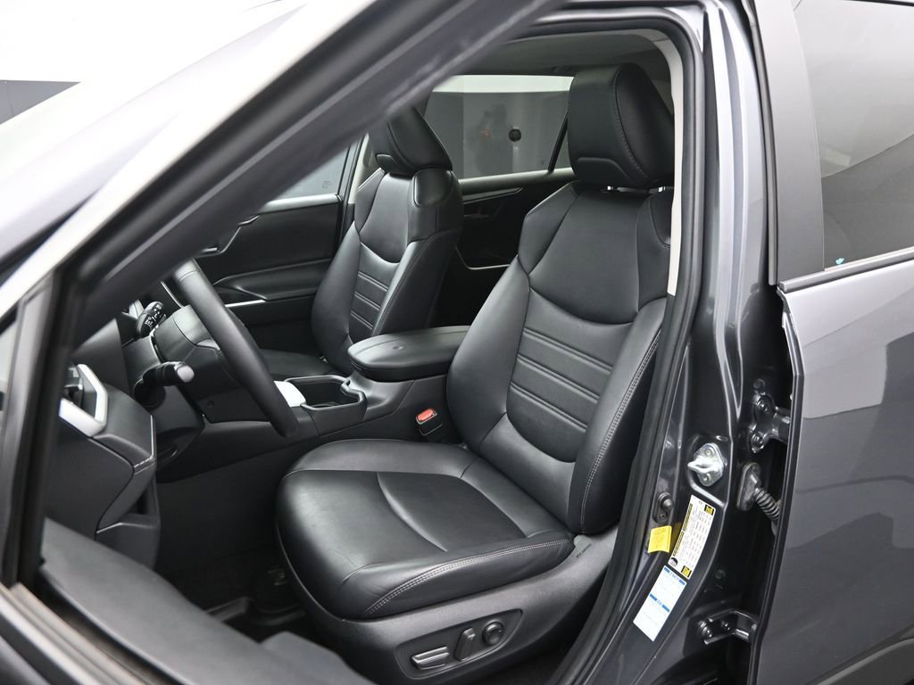 Used 2022 Toyota RAV4 XLE Premium AWD/4WD image 9