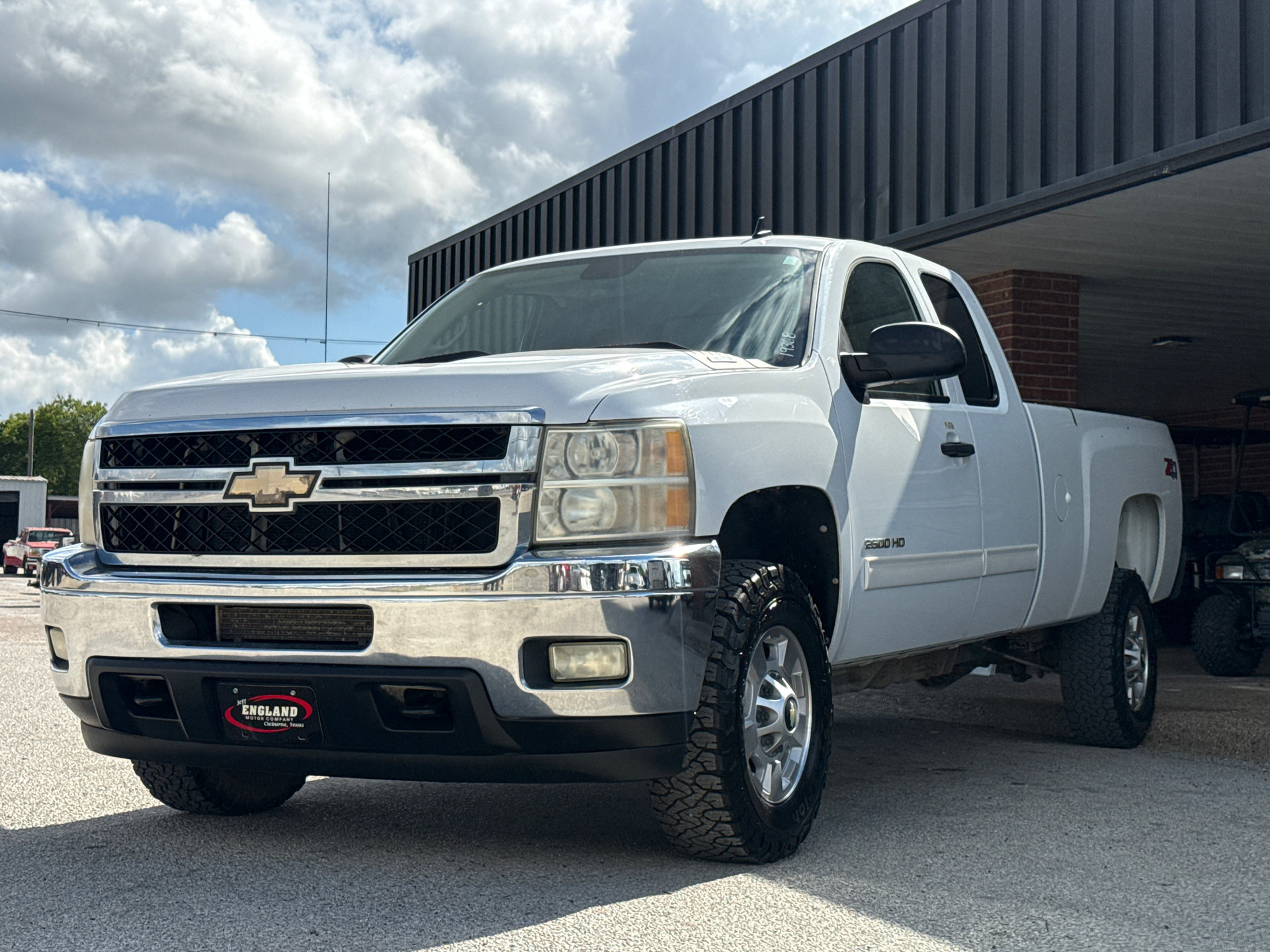 Used 2011 Chevrolet Silverado 2500 LT w/ Interior Plus Package AWD/4WD image 3