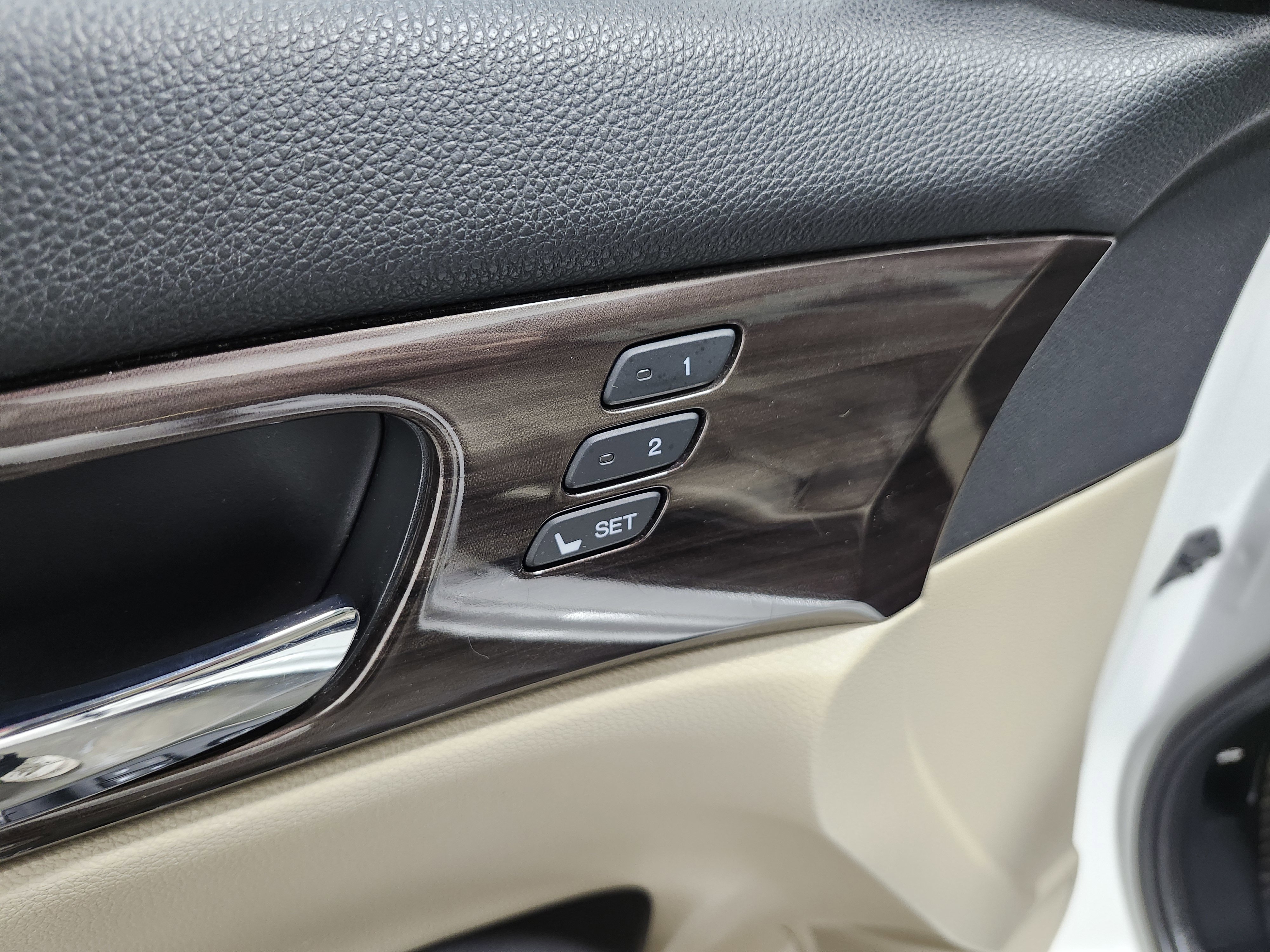 Used 2017 Honda Accord EX-L image 26