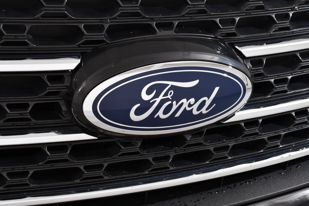 Used 2022 Ford Explorer XLT w/ Equipment Group 202A AWD/4WD image 22