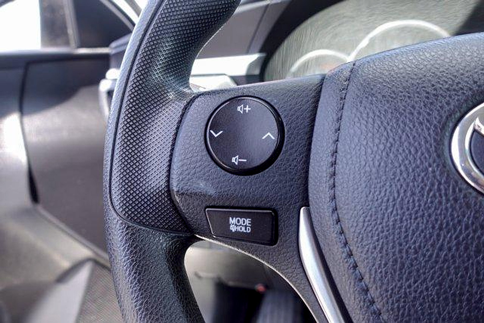 Used 2015 Toyota Corolla L FWD image 14