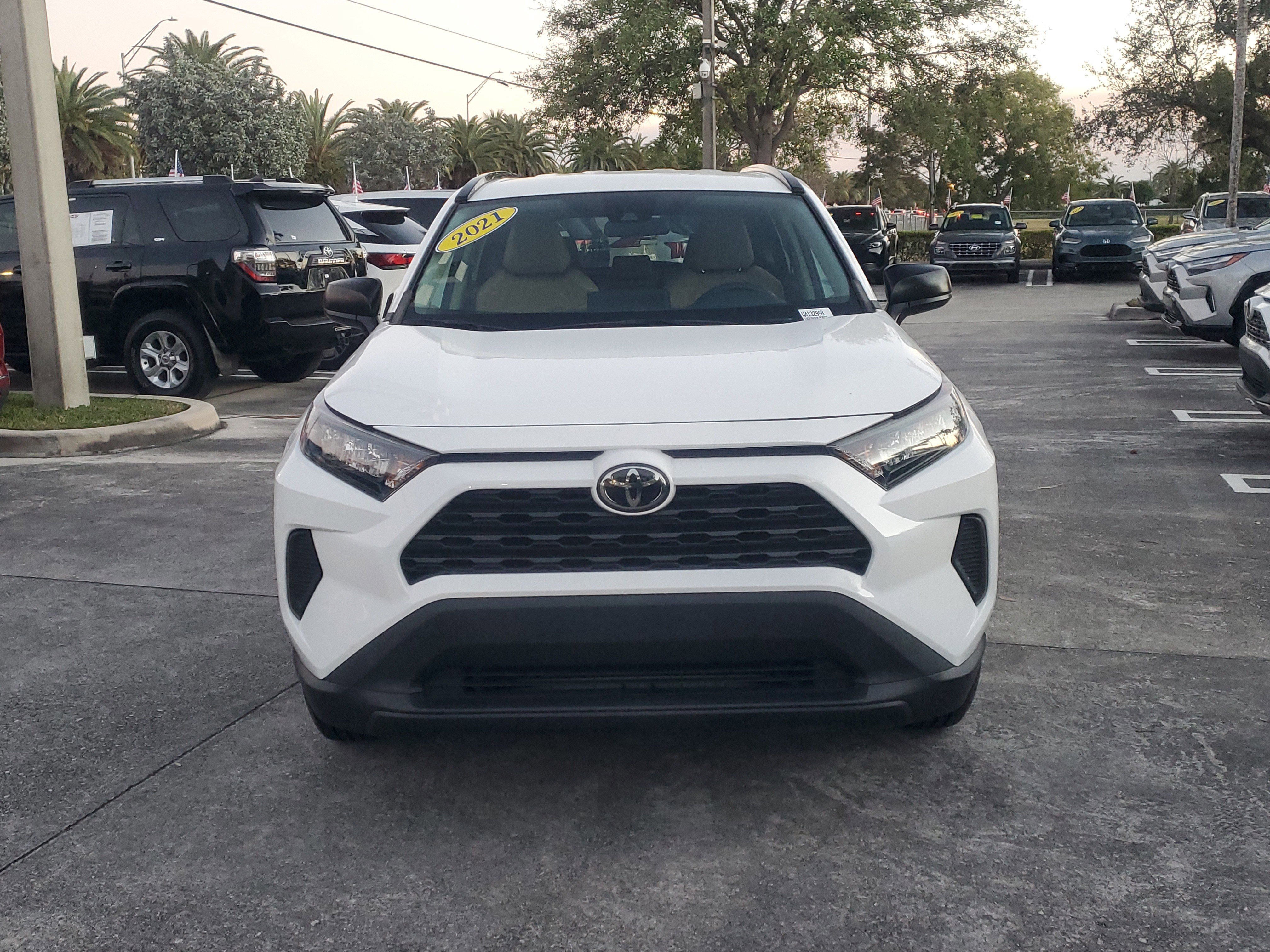 Used 2021 Toyota RAV4 LE image 8