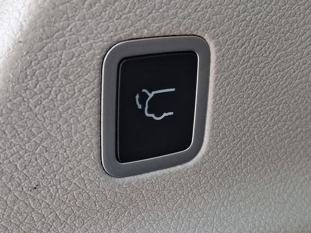 Used 2024 Chrysler Pacifica Touring-L FWD image 30