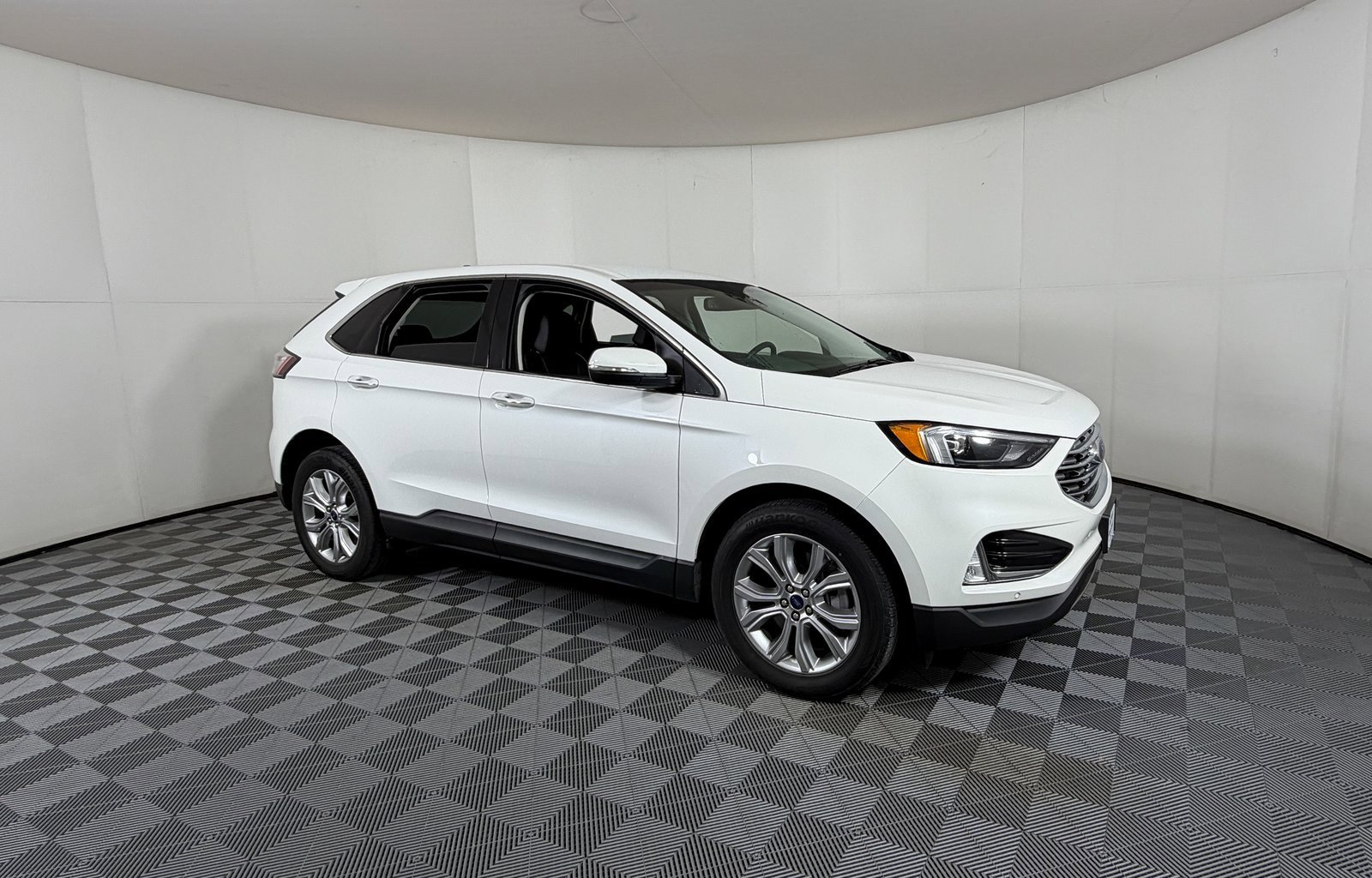 Used 2022 Ford Edge Titanium image 1