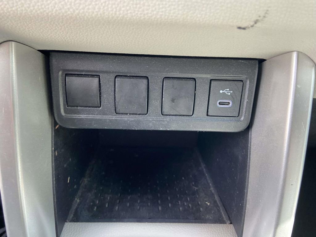 Used 2025 Toyota Corolla Cross L FWD image 21
