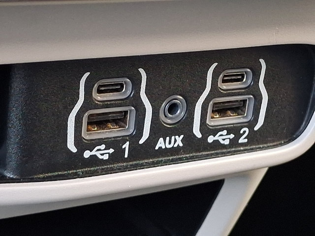 Used 2023 Chrysler Pacifica Touring-L FWD image 26