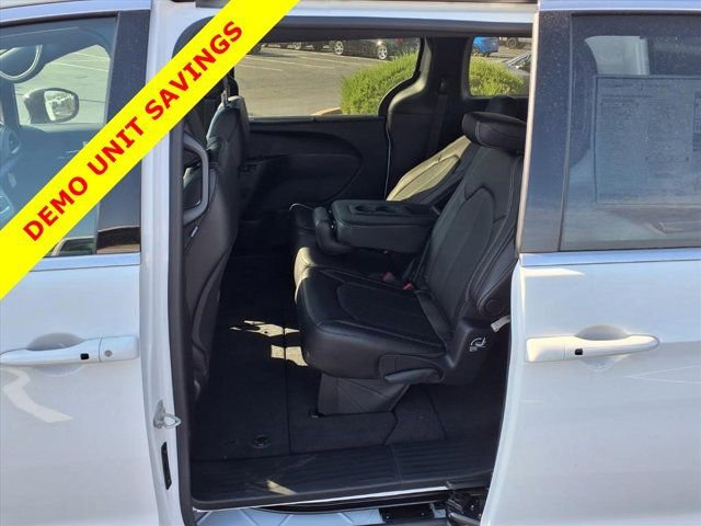 New 2026 Chrysler Pacifica Select image 22