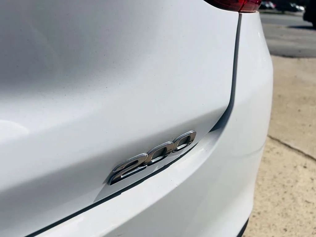 Used 2015 Chrysler 200 Limited w/ Convenience Group FWD image 7