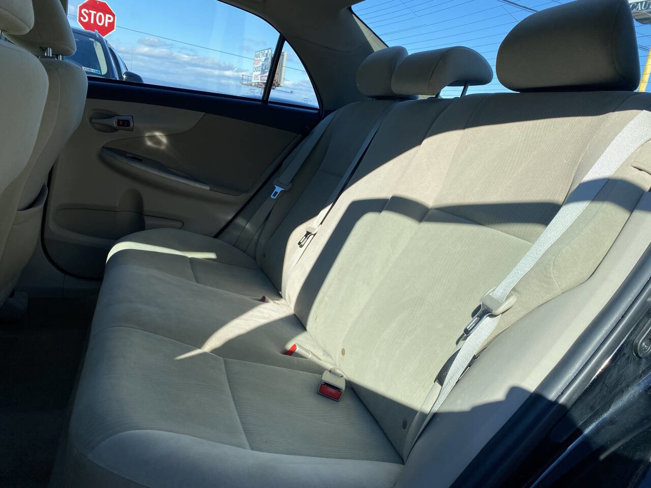 Used 2012 Toyota Corolla LE image 17