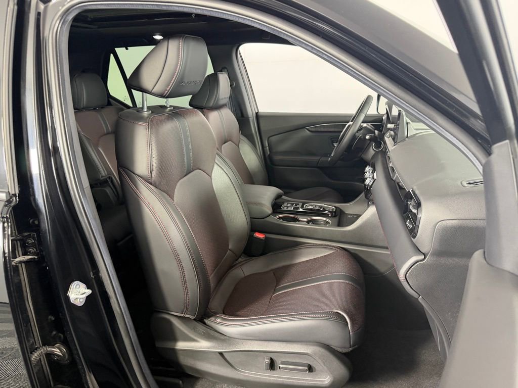 Used 2025 Honda Pilot Black Edition image 33