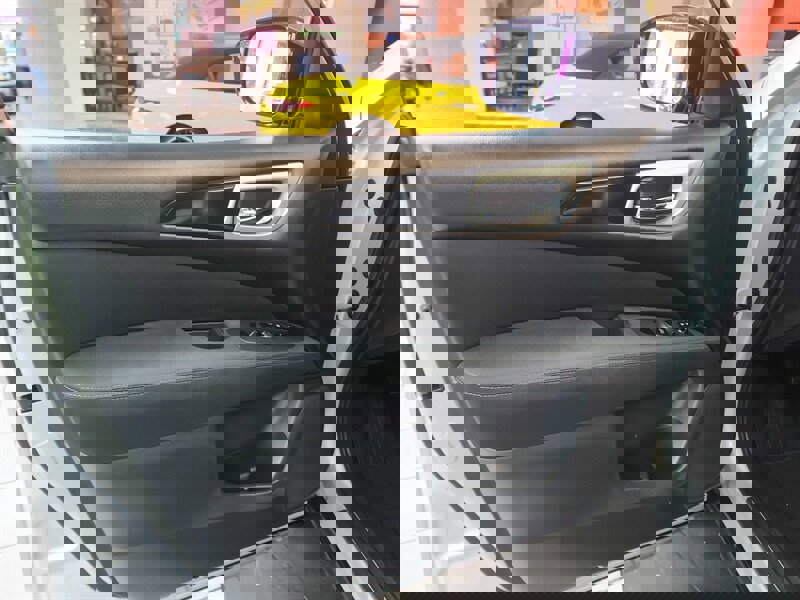 Used 2017 Nissan Pathfinder SV image 8