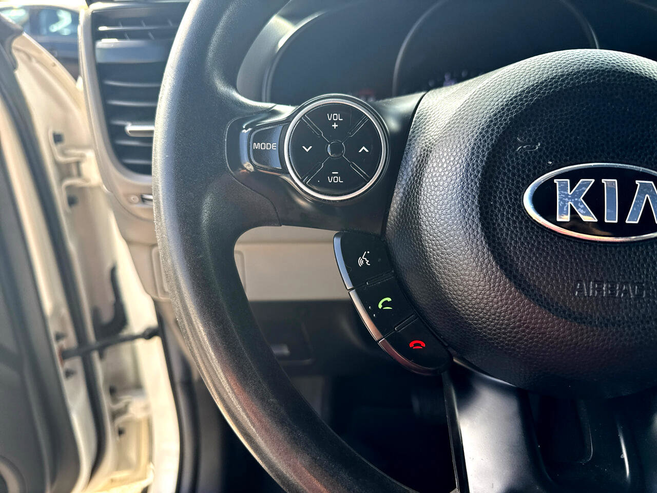 Used 2016 Kia Soul + image 15