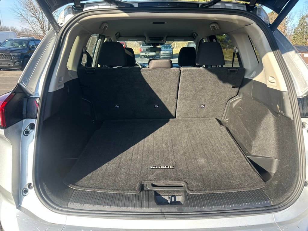 Used 2024 Nissan Rogue SV image 16