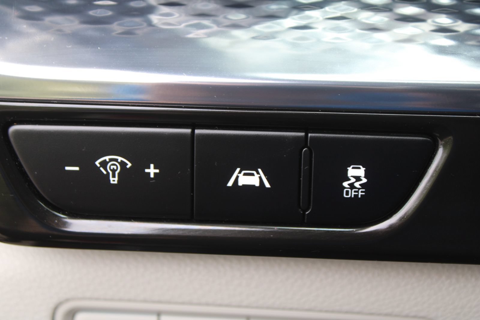 Certified 2023 Kia Carnival SX Prestige FWD image 32