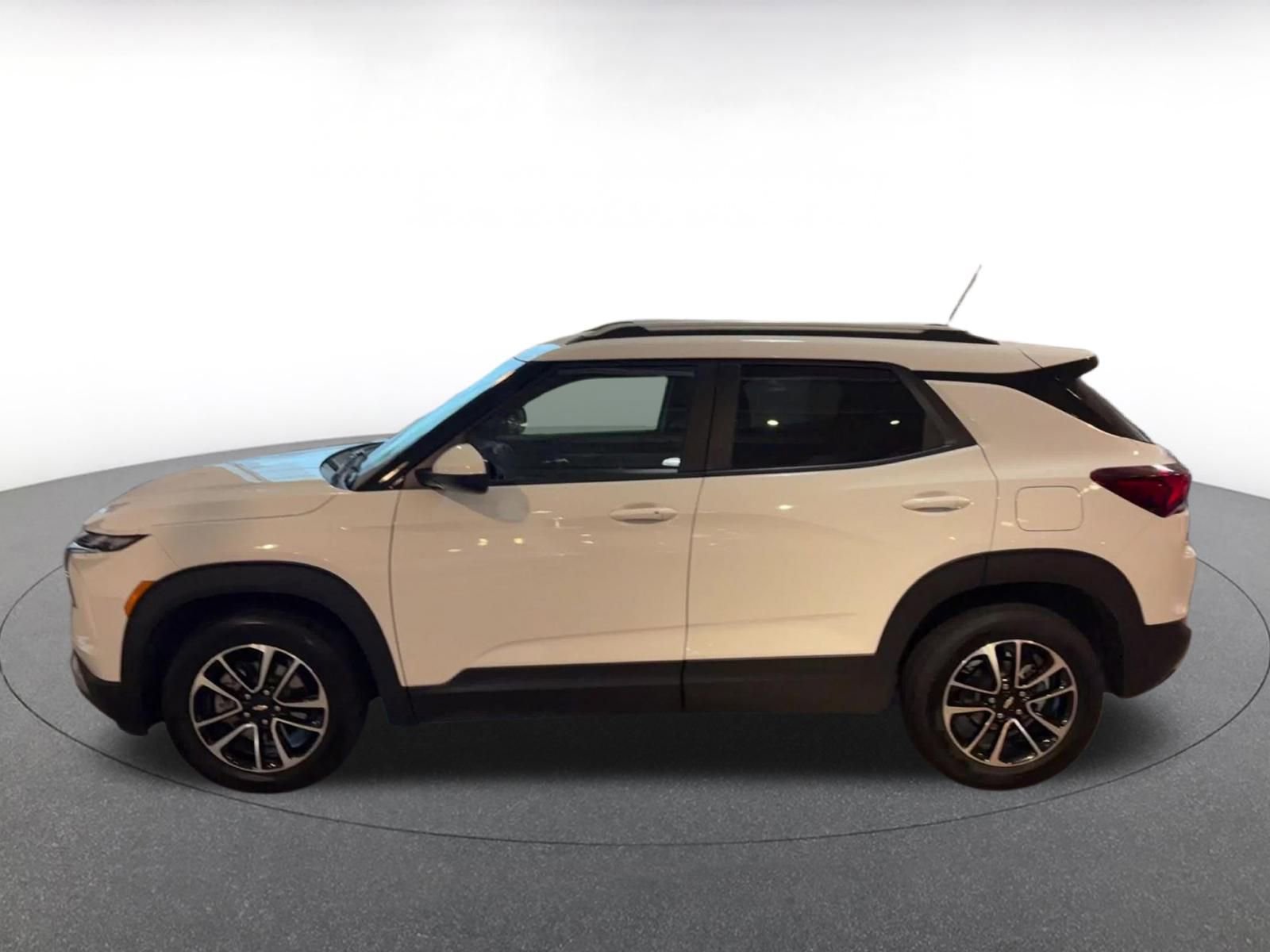 Used 2025 Chevrolet TrailBlazer LT image 9