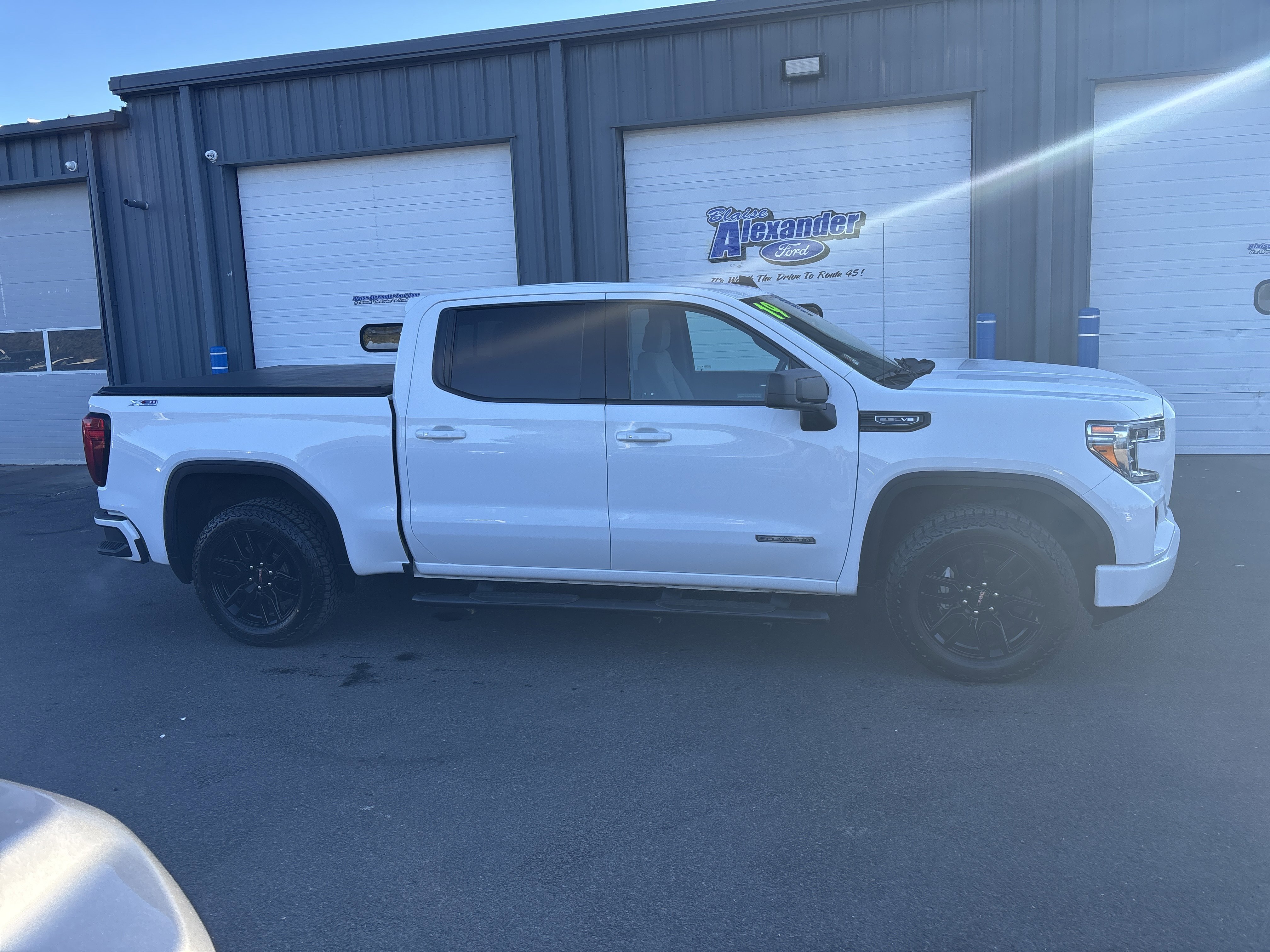 Used 2019 GMC Sierra 1500 Elevation image 2