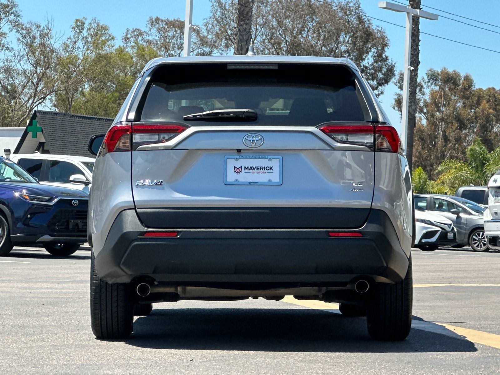 Used 2024 Toyota RAV4 LE AWD/4WD image 4