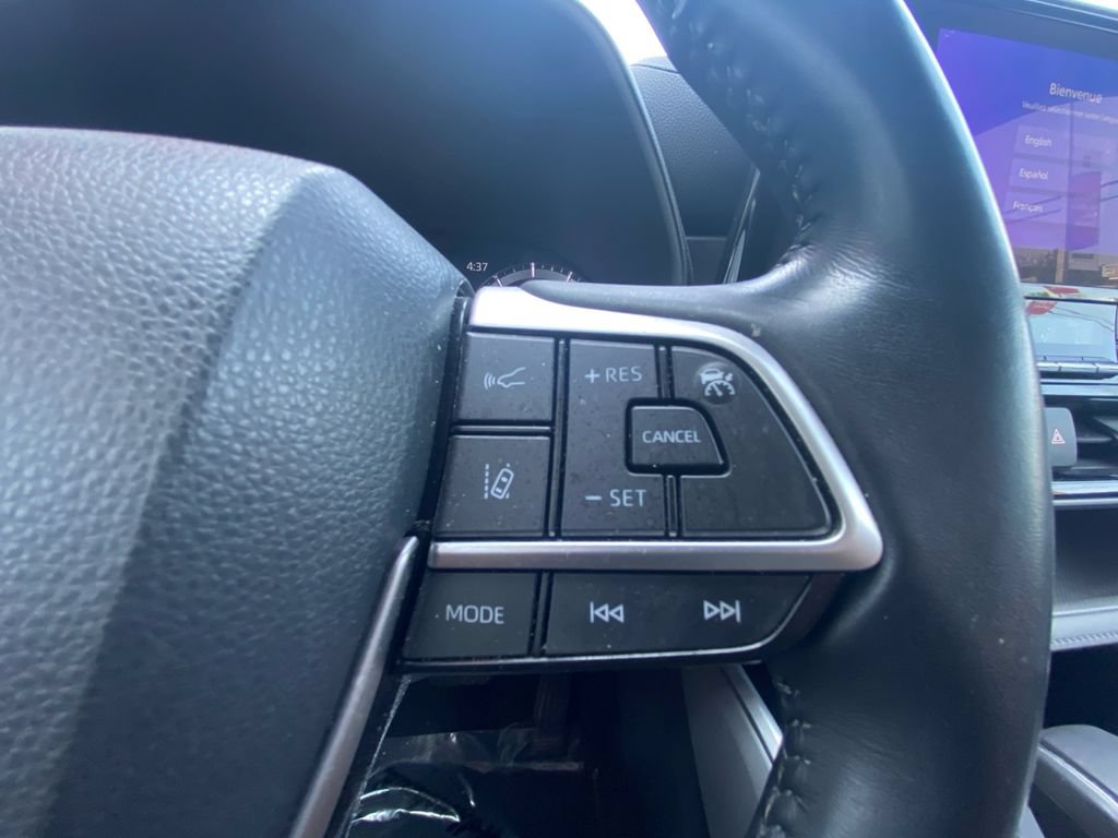Used 2023 Toyota Highlander LE AWD/4WD image 19