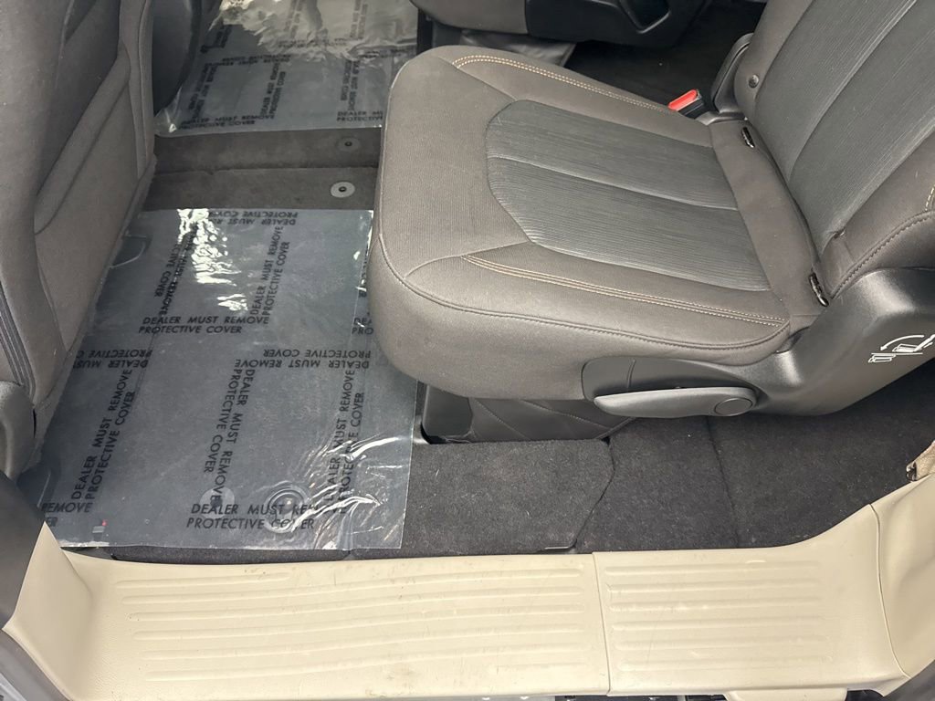 Used 2020 Chrysler Pacifica Touring image 41