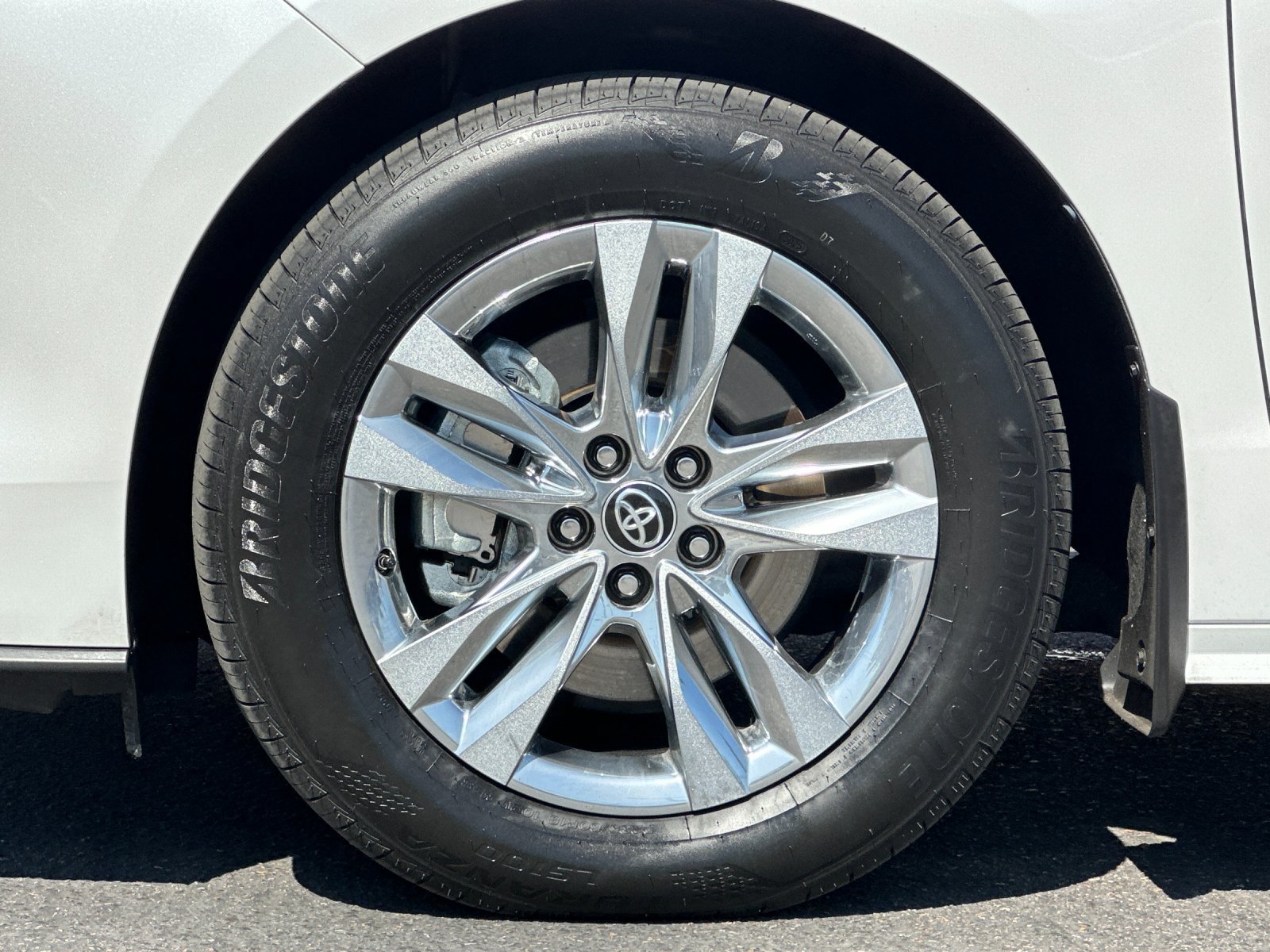 Used 2024 Toyota Sienna XLE w/ XLE Plus Package FWD image 26